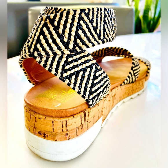 Cork Platform Sandals - Picture 4 of 5